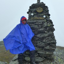Marion on top of 1510 meters high Veslenup, our first mountain of the Hardangervidda which is the largest alpine high plateau of Europe
